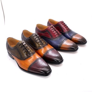 Zapatos de cuero para hombre - Zapatos Oxford con diseño de brocado inglés en varios colores - Vestimenta formal de negocios - Product Image 5
