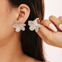 Boucles d'oreilles clous LT-F1221 en acier titane, motif floral géométrique irrégulier martelé et froissé, style vintage
