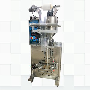 Machine de remplissage de sachets à piston avec remplissage de particules pour purée de viande, pâté, morceaux d'aliments humides pour animaux de compagnie dans une sauce - Product Image 4
