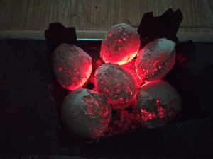 HQBQ0005 HongQiang Trung Quốc Than Nhà Máy Ngay Lập Tức Ánh Sáng Vỏ Tre <span class=keywords><strong>Briquette</strong></span> Dài Đốt Gối Than - Product Image 3