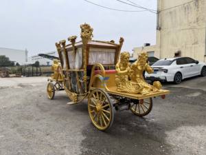 Royal Horse Carriage Motorizado Luxury Wedding Carriage a la venta para instalaciones de parques de atracciones eléctricas - Product Image 4