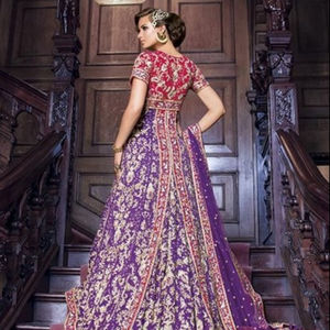 Robe de mariée indienne et pakistanaise longue trail avec broderie lourde Zardozi | Robe de mariée pour femmes - Product Image 1