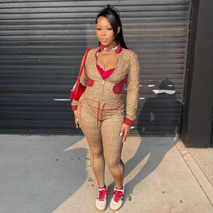 Bộ đồ nữ thời trang 2025 gồm áo khoác dài tay có khóa kéo và quần ống rộng in họa tiết báo - Product Image 5