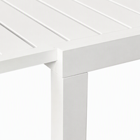 Table à manger extensible blanche, mobilier de patio extérieur moderne, design à lattes pour jardin et divertissements en plein air