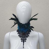 Collier en gros vintage gothique multicolore avec plumes, accessoire de costume pour Halloween, carnaval et fête