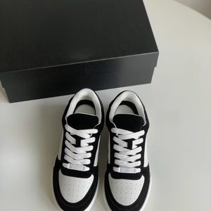 Zapatillas Clásicas Retro Casuales para Skateboarding, Diseño Bajo y Elegante con Cierre de Cordones, Color Negro y Blanco para Caminar en Otoño - Product Image 1