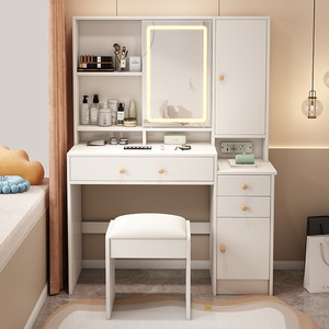 Set Moderno per Camera da Letto con Specchio Illuminato Regolabile, Pannelli Modulari in Legno di Pino e Compensato, Installazione a Pavimento - Product Image 3