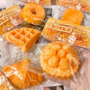 Nuevo Juguete de Comida Frita, Juguete para Amasar y Aliviar el Estrés, Simulación de Waffle, Migas de Pan, Juguete Antiestrés para Amasar - Product Image 1