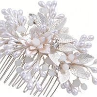 Peigne à cheveux de mariée fait main en argent et perles, avec fleurs et cristaux, accessoires de coiffure élégants pour mariées, bijoux de tête pour femmes pour bal de promo