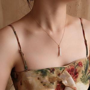 Collier pour femme avec pendentif baroque minimaliste en argent, perle d'eau douce naturelle simple, colliers fins - Product Image 1