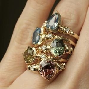 Bague en or 18 carats avec diamant de laboratoire marron fantaisie taille coussin VVS DEF 5 carats, personnalisée, par ANSTER Fine Jewelry, certifiée IGI, design unique - Product Image 4