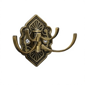 Perchero de pared vintage de latón con diseño de polígono tallado para guardar ropa - Product Image 6