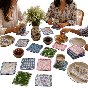 Sous-verres en coton matelassé de qualité supérieure, faits à la main, à motifs floraux, réversibles, lavables, résistants à la chaleur, ensemble de sous-verres en tissu pour boissons - Product Image 1
