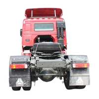Truk Traktor Sinotruk HOWO 4X2 Kabin Atap Tinggi Merah Tugas Berat Penarik Utama Semi Trailer Head WD615.47 351-450HP Euro 2