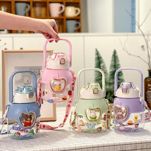 Bouteille d'eau en plastique avec <span class=keywords><strong>paille</strong></span> pour enfants <span class=keywords><strong>1L</strong></span> de dessin animé - Product Image 1