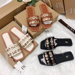 Nuovo Stile di Ciabatte Traforate Piatte per Donna - Product Image 1