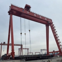Grue à portique sur mesure pour la construction navale, destinée aux assemblages de grandes sections de coques et à la construction marine