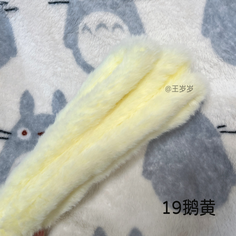 19 ชิ้น สีเหลืองห่าน ขนาด 1 เมตรต่อชิ้น