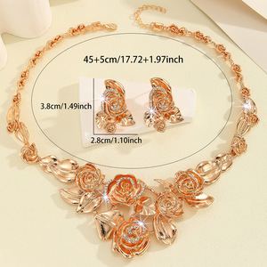 Juego de Collar y Aretes de Metal con Incrustaciones de Circonitas Blancas y Aleación de Zinc Dorado, Estilo Europeo y Americano, Gran Venta - Product Image 2
