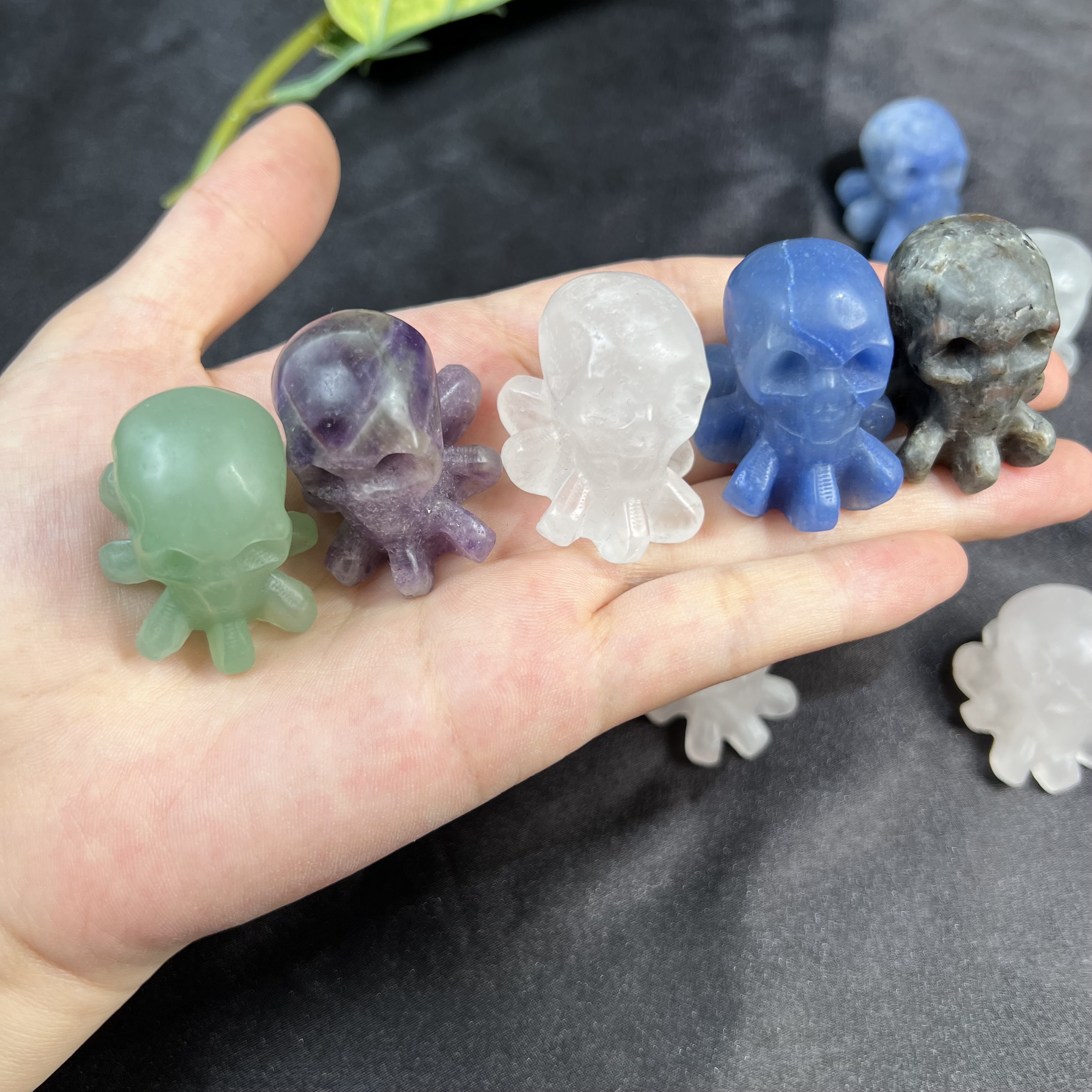天然水晶彫刻 タコの頭蓋骨 ハラリングストーン アメジスト ミニローズ