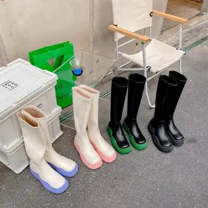 Botas altas de goma para mujer, botines largos con suela gruesa de 5,5 cm, Botas de lluvia de plástico con plataforma plana, color rosa