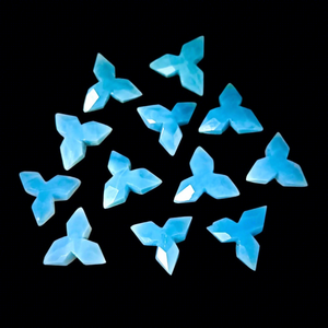Opale bleue naturelle facettée en forme d'étoile ninja 12 mm, pierre précieuse sculptée à la main, pierre brute pour la fabrication de bijoux, vente en gros, approvisionnement en vrac - Product Image 1