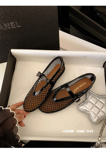 OEM ODM Chaussures plates Mary Jane pour femmes en maille nid d'abeille, avec boucle réglable, doublure, talon bas de 1 cm, respirantes, perforées, légères et antidérapantes - Product Image 4