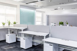 Bureau assis-debout électrique à double moteur réglable en hauteur pour 2 personnes face à face avec gestion des écrans et des câbles - Product Image 3