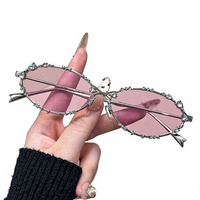 Lunettes de soleil élégantes style punk Y2K tendance, monture métallique, petites lunettes œil-de-chat, protection UV400, lunettes de soleil élégantes pour le catwalk