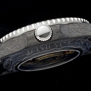 นาฬิกาข้อมือคาร์บอนไฟเบอร์ลายหมึกสีดำสำหรับผู้ชายรุ่นฮิตปี 2025 ดีไซน์มินิมอล หรูหรา โดดเด่น เหมาะสำหรับธุรกิจและการเดินทาง - Product Image 4