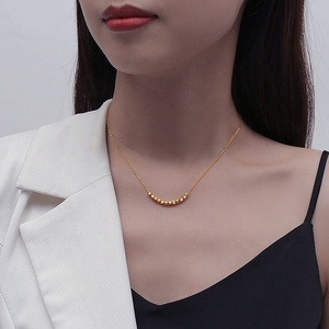 ชุดเครื่องประดับแฟชั่นคู่รักชุบทอง 18K ไม่หมอง สำหรับผู้หญิง สร้อยคอโชคเกอร์แบบซ้อนประดับลูกปัดสแตนเลส - Product Image 6