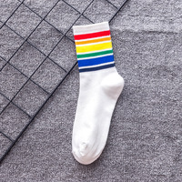 Nouvelles chaussettes de sport mi-longues en coton pour femme, style 2026, à rayures arc-en-ciel, avec volants, en coton biologique, pour usage quotidien, avec logo mignon, collection automne