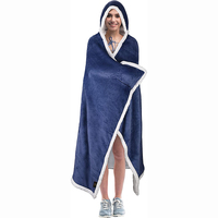 Poncho doux et confortable double couche en polaire Sherpa Couverture cape à capuche portable avec poche pour les mains