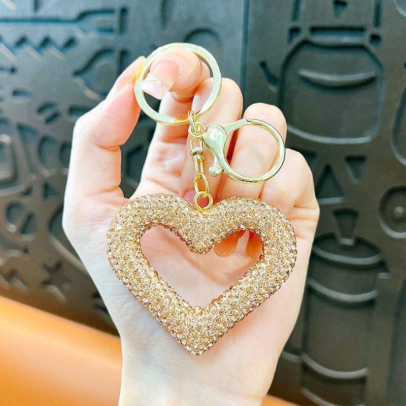 Champagne-colored diamonds hollow hearts