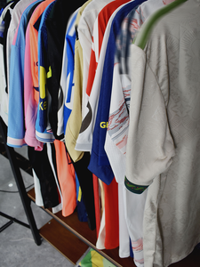 Новый дизайн футбольной формы с вышитым логотипом клуба, высококачественные полиэстеровые футболки - Product Image 1