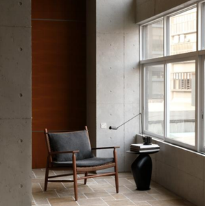Fauteuil d'appoint VB Mid-Century Modern en bois de frêne avec assise en corde tressée, coussin en mousse haute résilience et revêtement en tissu pour la maison - Product Image 3