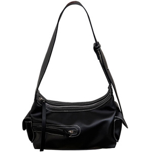 กระเป๋าสะพายไหล่ผู้หญิง สีดำและสีขาว กันน้ำ มีซิปปิด ใช้ได้ทุกวัน ฤดูใบไม้ร่วง 2025 - Product Image 5