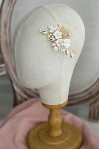 Fancy Small White Clay Flower Gold Leaves High Quality Rhinestone Bridal <strong>Hair</strong> Comb Handmade <strong>Floral</strong> <strong>Hair</strong> <strong>Accessories</strong> for Wedding - Product Image 3
