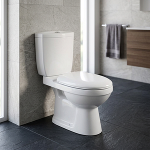 โถสุขภัณฑ์เซรามิคแบบสองชิ้นทรงสี่เหลี่ยม รุ่น Square Aqua Pan ระบบกดน้ำสองปุ่ม แบบ P-Trap พร้อมระบบดูดกลับด้านข้าง - Product Image 1