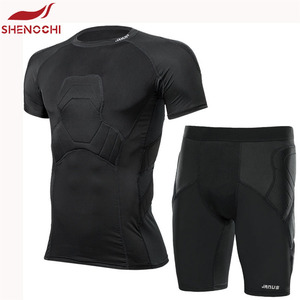 Set di tappetini da portiere professionali Jersey manica corta da portiere di <span class=keywords><strong>calcio</strong></span> nero camicie e <span class=keywords><strong>pantaloncini</strong></span> imbottiti - Product Image 1