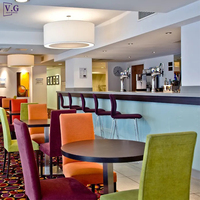 Comptoir de bar haut de gamme personnalisé, droit, facile à nettoyer, remplaçable, avec éclairage LED pour restaurant, bar et club