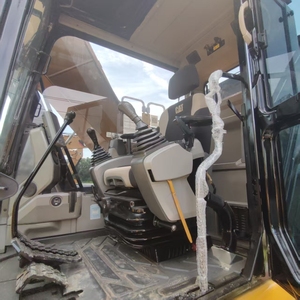 Excavatrice Cat320EL d'occasion, modèle 2023, 20 tonnes, godet de 1 m, fabriquée au Japon, à vendre à prix réduit - Product Image 3