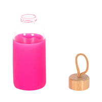 Carafe à bouteille d'eau en verre borosilicaté de 500ml avec couvercle en bambou et manchon en silicone pour le camping comprenant une tasse à boisson chauffante