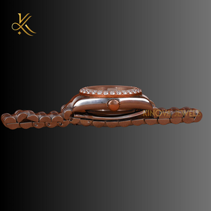 Reloj de cuarzo con diamantes Moissanite hecho a mano para alta precisión y estilo de lujo brillante con diseño de calidad superior - Product Image 6