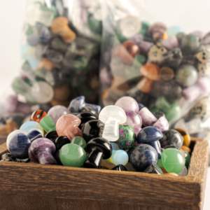 हाथ से नक्काशीदार मिश्रित पत्थर मिनी क्रिस्टल मशरूम शिल्प सजावट के लिए प्राकृतिक चिकित्सा ध्यान मशरूम शिल्प - Product Image 1