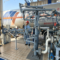 Bras de chargement à ressort équilibré à 4 articulations pour hydrocarbures liquides, bras de chargement inférieur multi-rotatif résistant à la corrosion pour camion-citerne