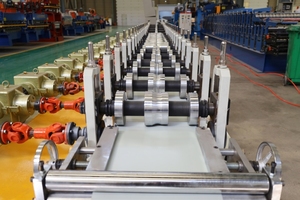 Nhà Máy tốc độ cao 77 PU bọt màn trập slat cửa cán làm máy màn trập cửa Máy cán - Product Image 6