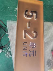 Cartello Direzionale Aeroportuale Oversize e Mappa 'Sei Qui' con Superficie Laminata Anti-Riflesso - Product Image 5