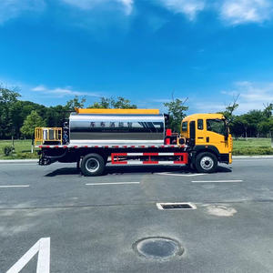 <span class=keywords><strong>Camion</strong></span> de distribution d'asphalte de machine de pulvérisation de bitume de HOWO 6000L avec le pulvérisateur manuel de bitume - Product Image 5