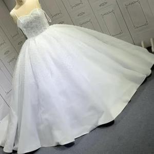 Vestido de novia de lujo africano personalizado 2026, vestido de baile con cuentas de perlas cosidas a mano con tren de <span class=keywords><strong>catedral</strong></span>, falda hinchada voluminosa - Product Image 1